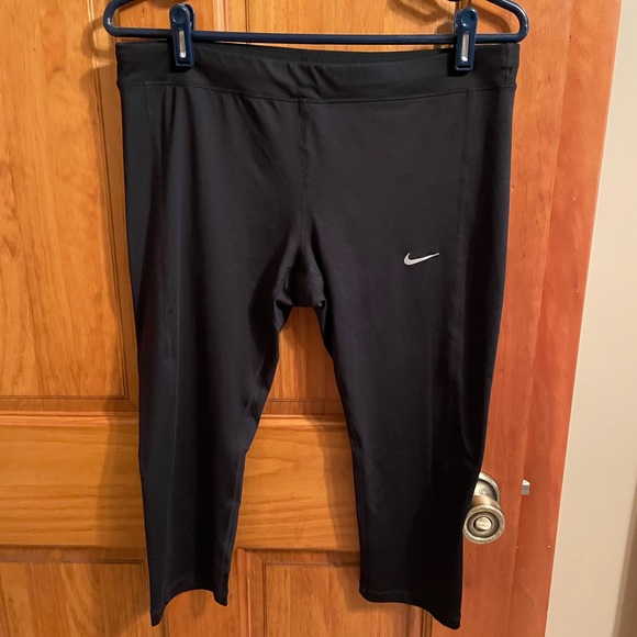 Ladies Nike brand running capri. Size large - Picture 2 of 2
